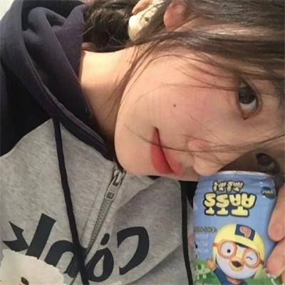 与一位女士合影海报